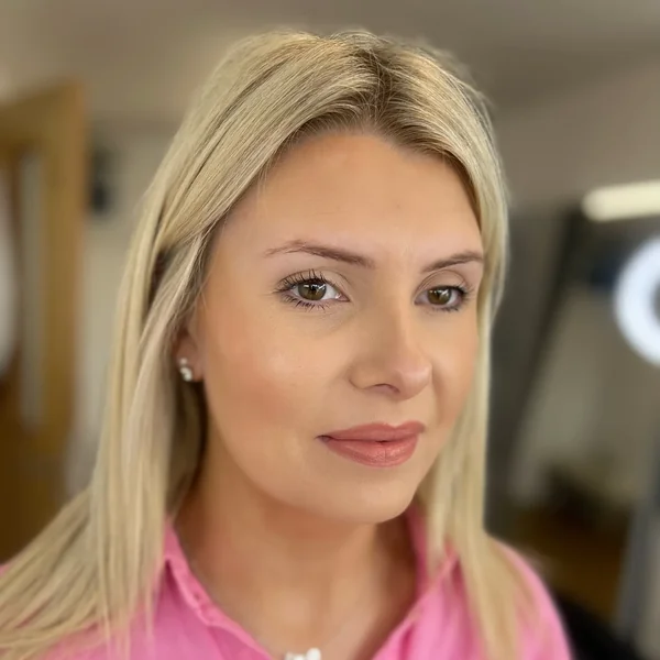 Uneven asymmetric blonde brows before brow balancing tattoo with Lorraine