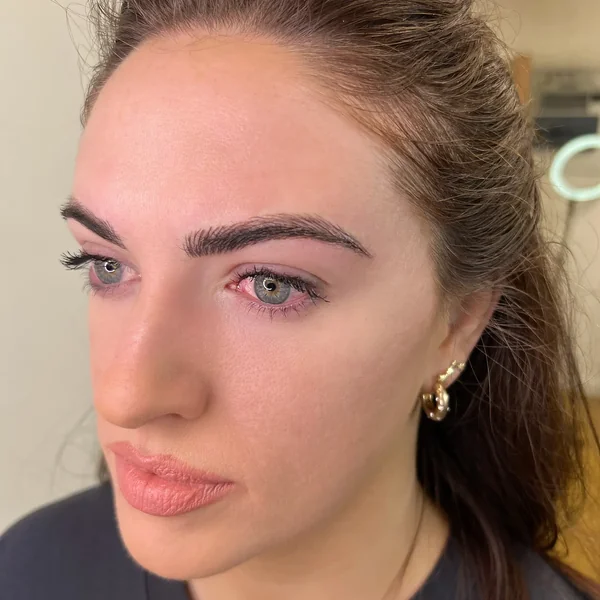 Natural eyebrow tattoo — defined and bold result for brunette