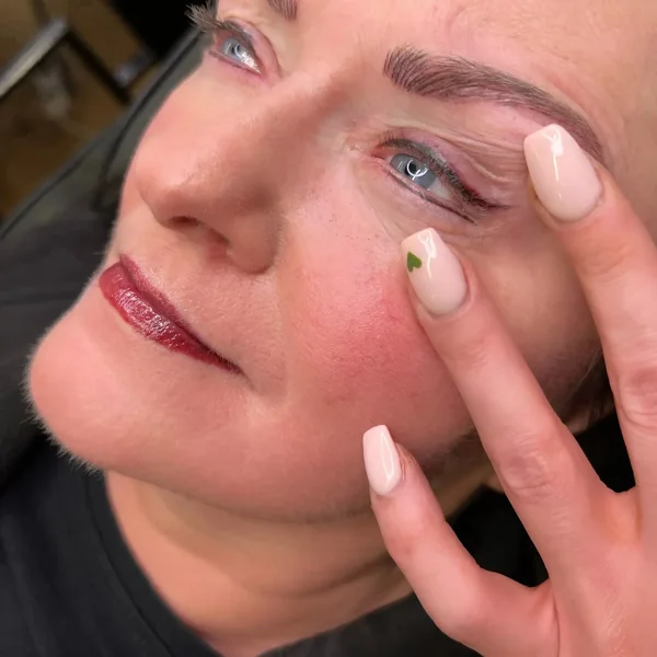 Natural lash line enhancement on brunette — fresh eyeliner tattoo result