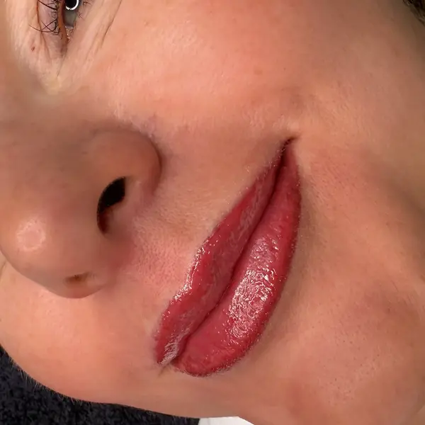 Lip blush — coral red restoring colour and definition along the lip border